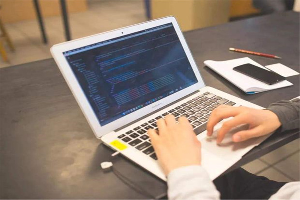 开拓新增长点，跨境电商注入外贸新动能